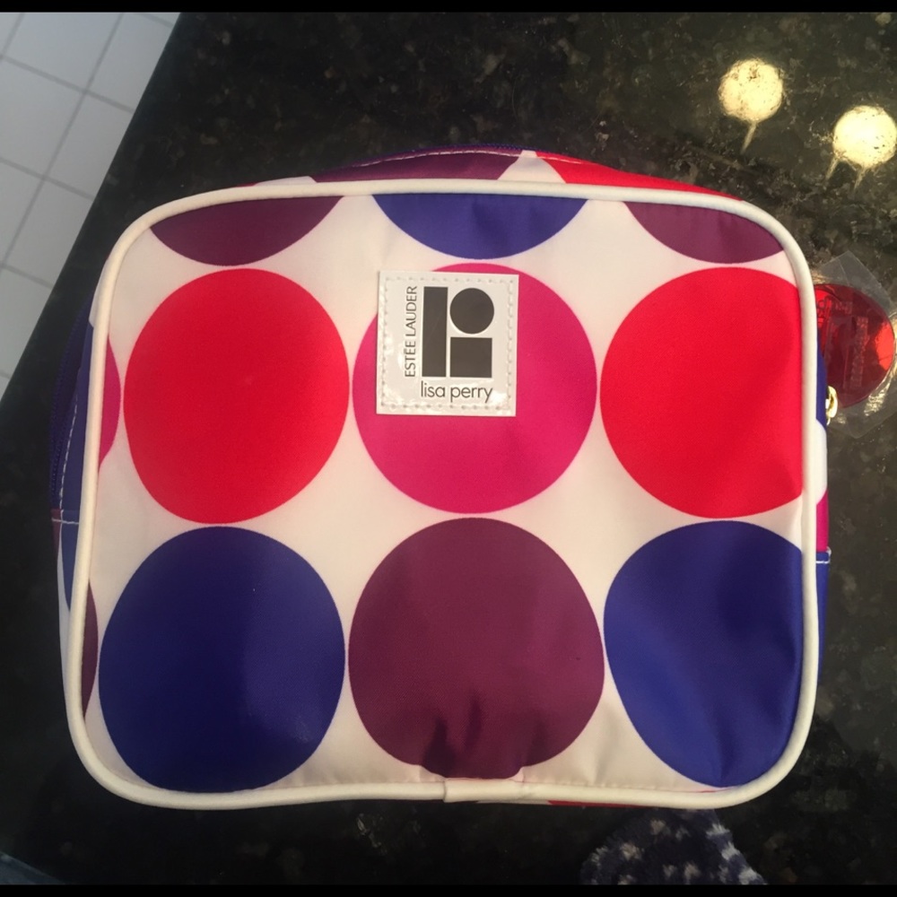 Estée Lauder makeup bag with goodies!