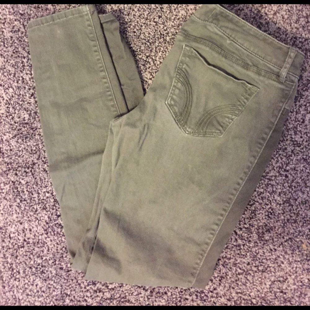 Olive green hollister skinnies! I LOWEST Drop