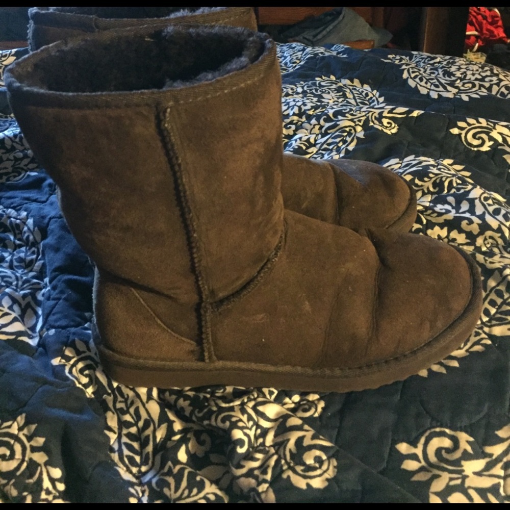 Brown short ugg boots - Picture 3 of 3