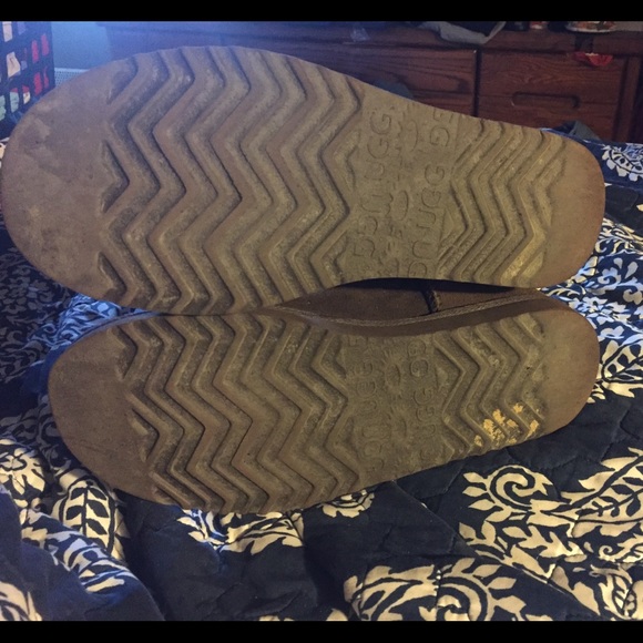 Brown short ugg boots - Picture 2 of 3