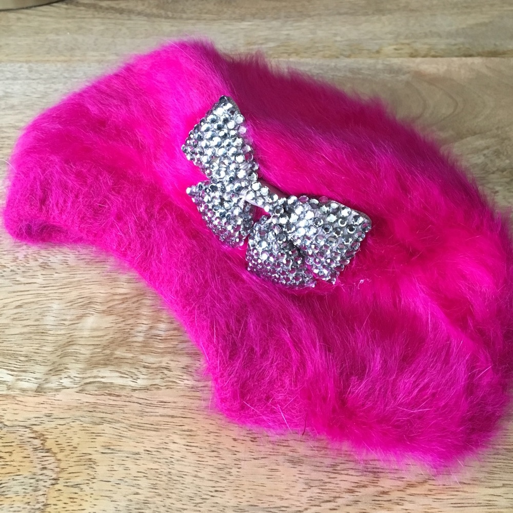 Bright magenta 💯% Angora beret w/ rhinestone bow