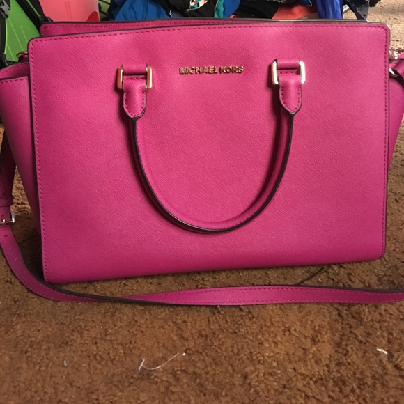 Michael Kors Handbags - Michael Kors Selma