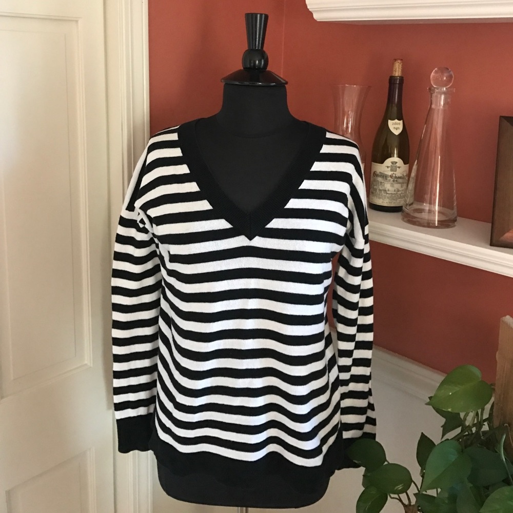 Gap black and white striped sweater