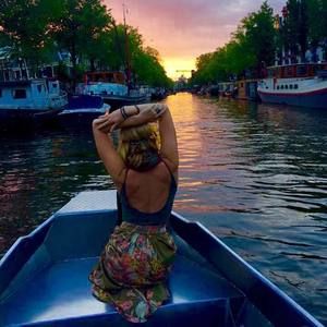 Meet your Posher, Brooke