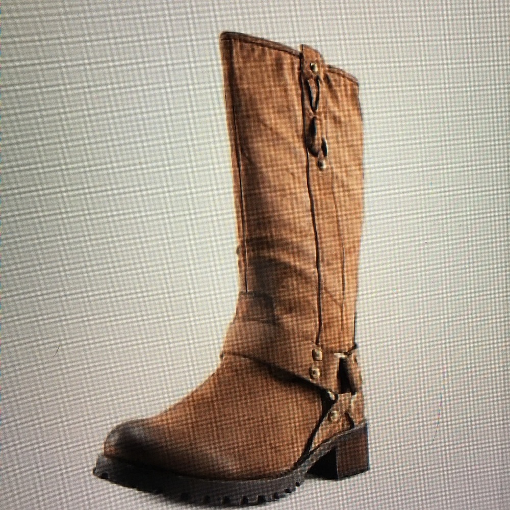 Report Tessah Round Toe Boot NWB