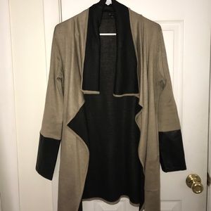 Super cute flowing sweater😍