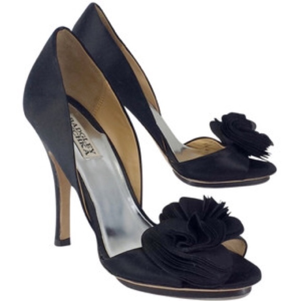 Badgley Mischka Amber Silk Ruffle black sz 7