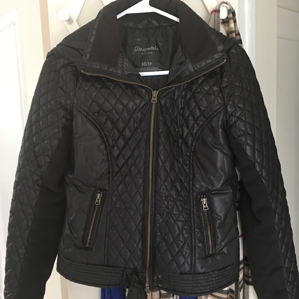 Style Alert 🚨Black Puffer Jacket 🔥 - Picture 3 of 7