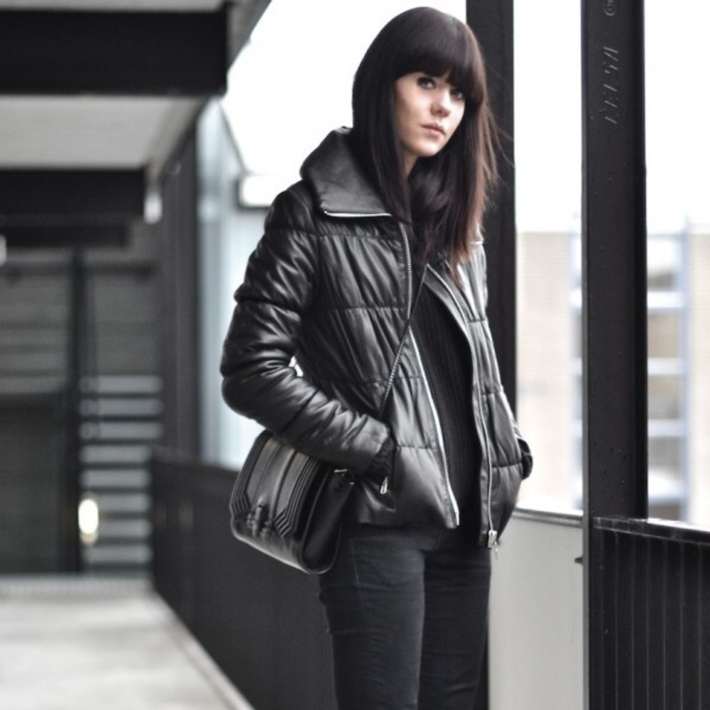 Style Alert 🚨Black Puffer Jacket 🔥 - Picture 6 of 7