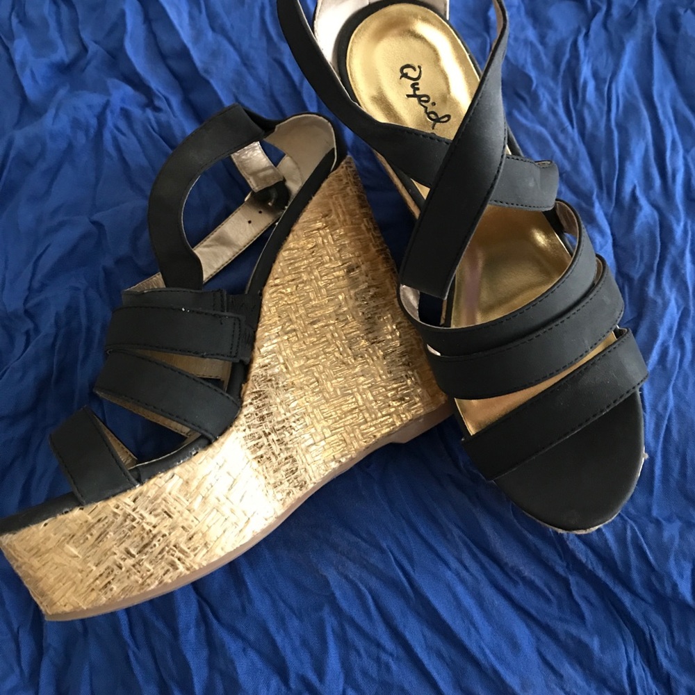 Black and gold wedges size 6!