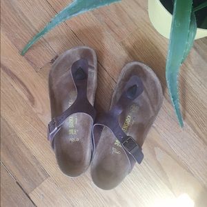 Brown Leather Gizeh Birkenstocks