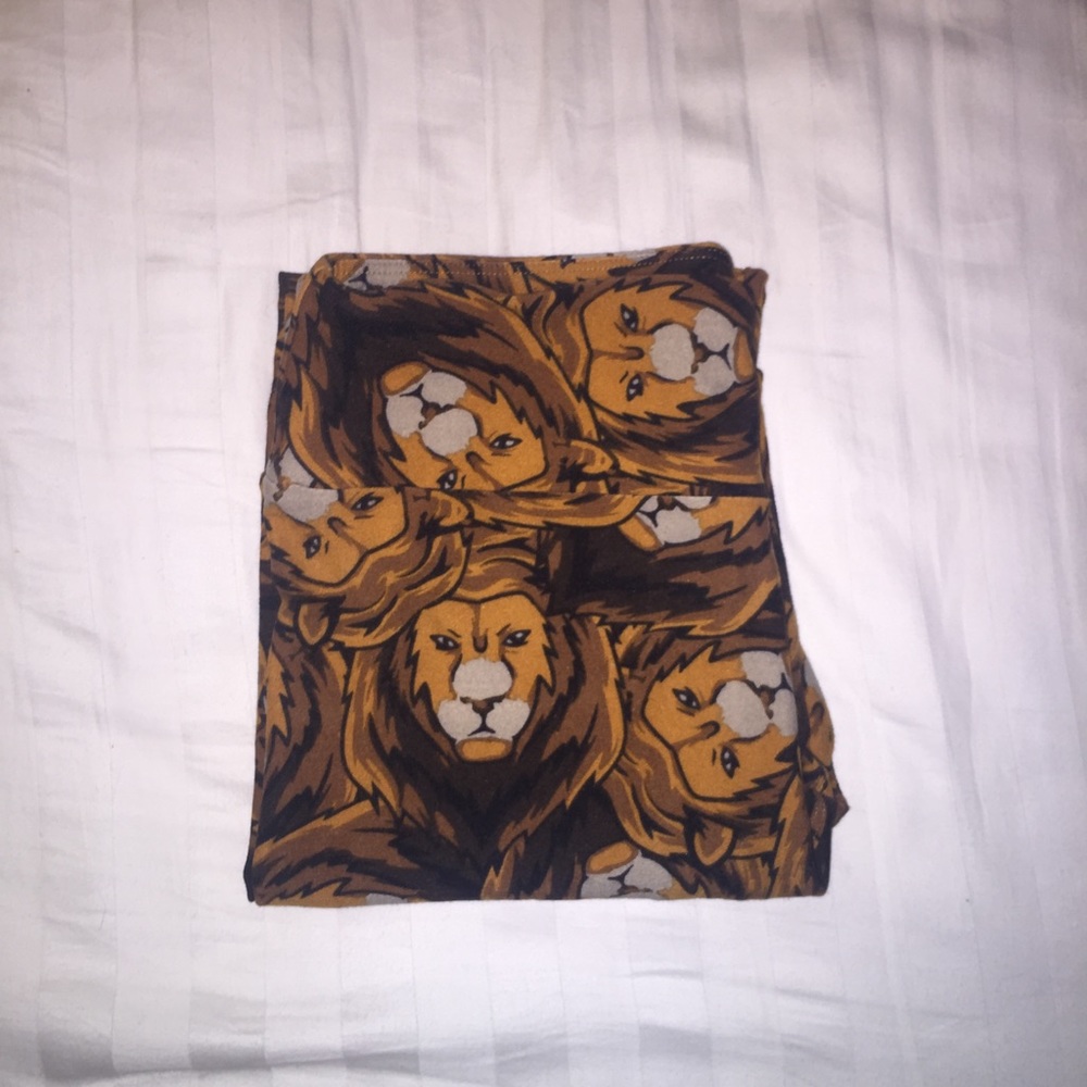 LuLaRoe OS Lion 🦁 leggings! Only worn once $20