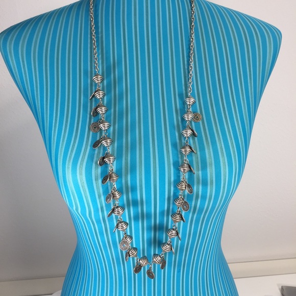 Express silver necklace in great used condition - Picture 3 of 6