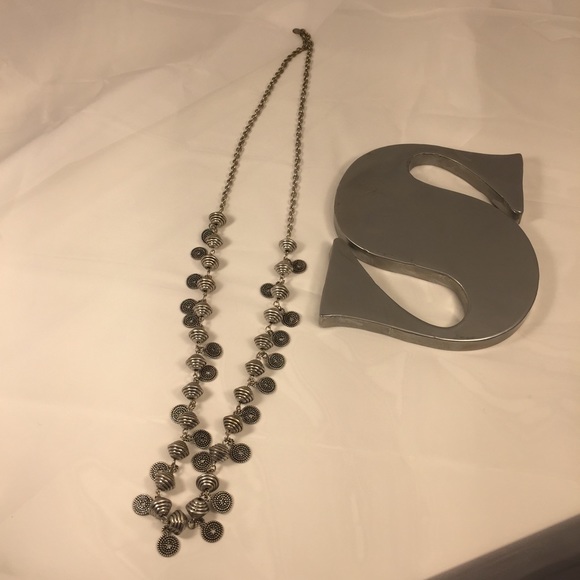 Express silver necklace in great used condition - Picture 4 of 6