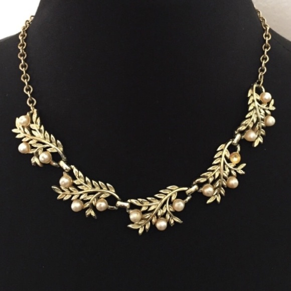 Vintage Jewelry - Leaf necklace