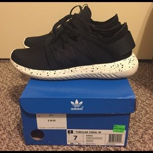 Adidas tubular viral