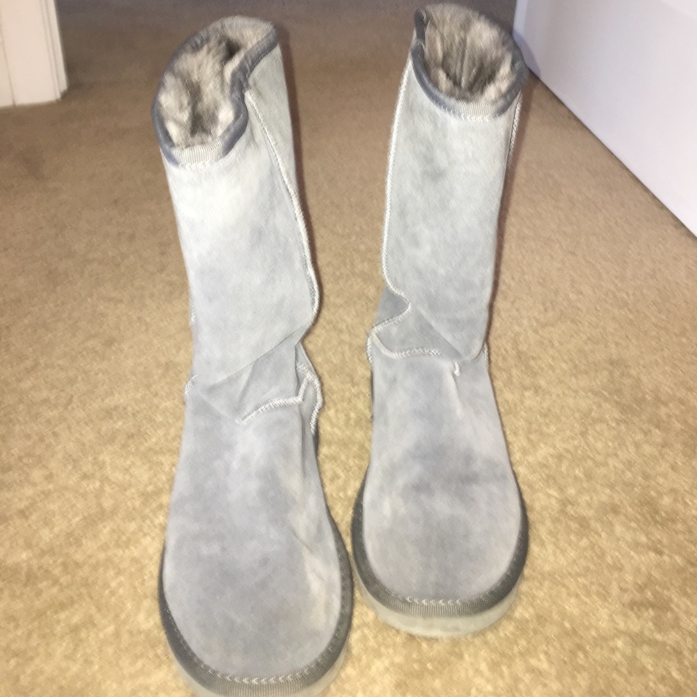 GREY UGG BOOTS barely worn size 7