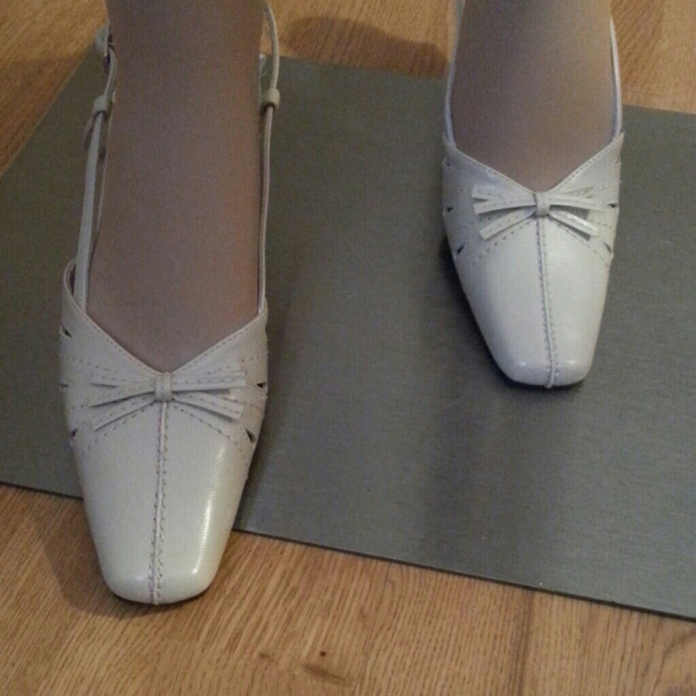 SOLD Hush Puppies Soft Style Shoes.