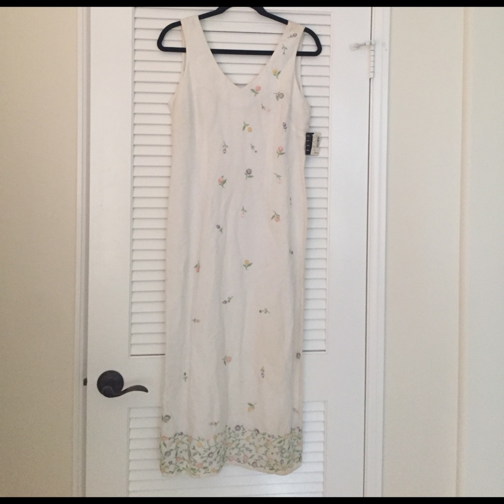 Ario Spring White Floral Mid Length Dress, size M