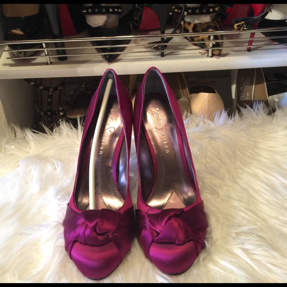 BNWOT PARIS HILTON SZ 7