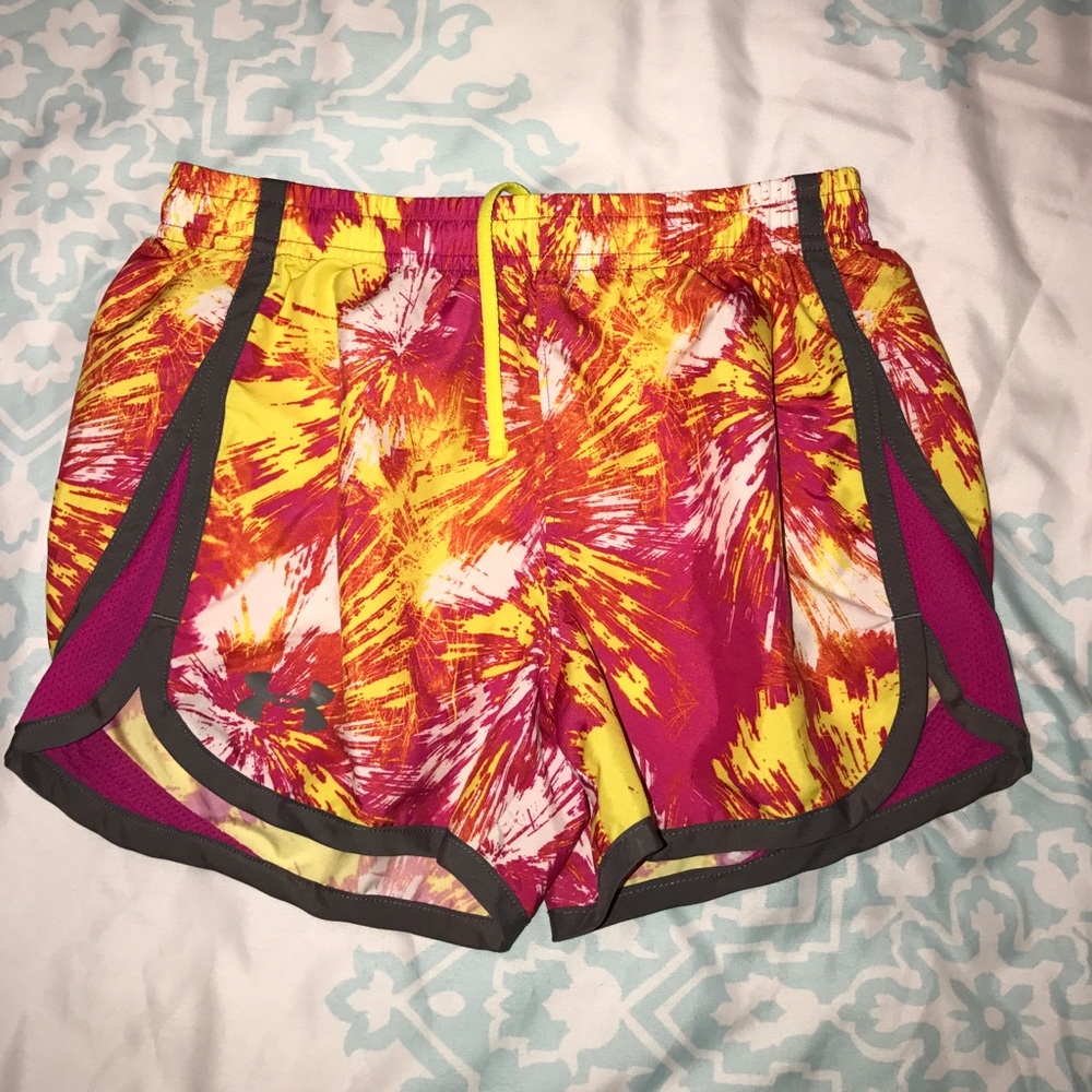 GIRLS UA SHORTS- FIREWORK PRINT
