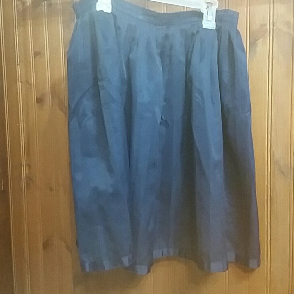 Gap navy pleated A line skirt, fits like a 2