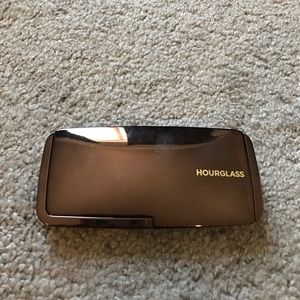 Hourglass eyeshadow palette - monochrome color