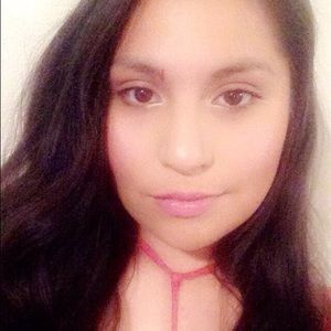 Meet your Posher, Alejandra