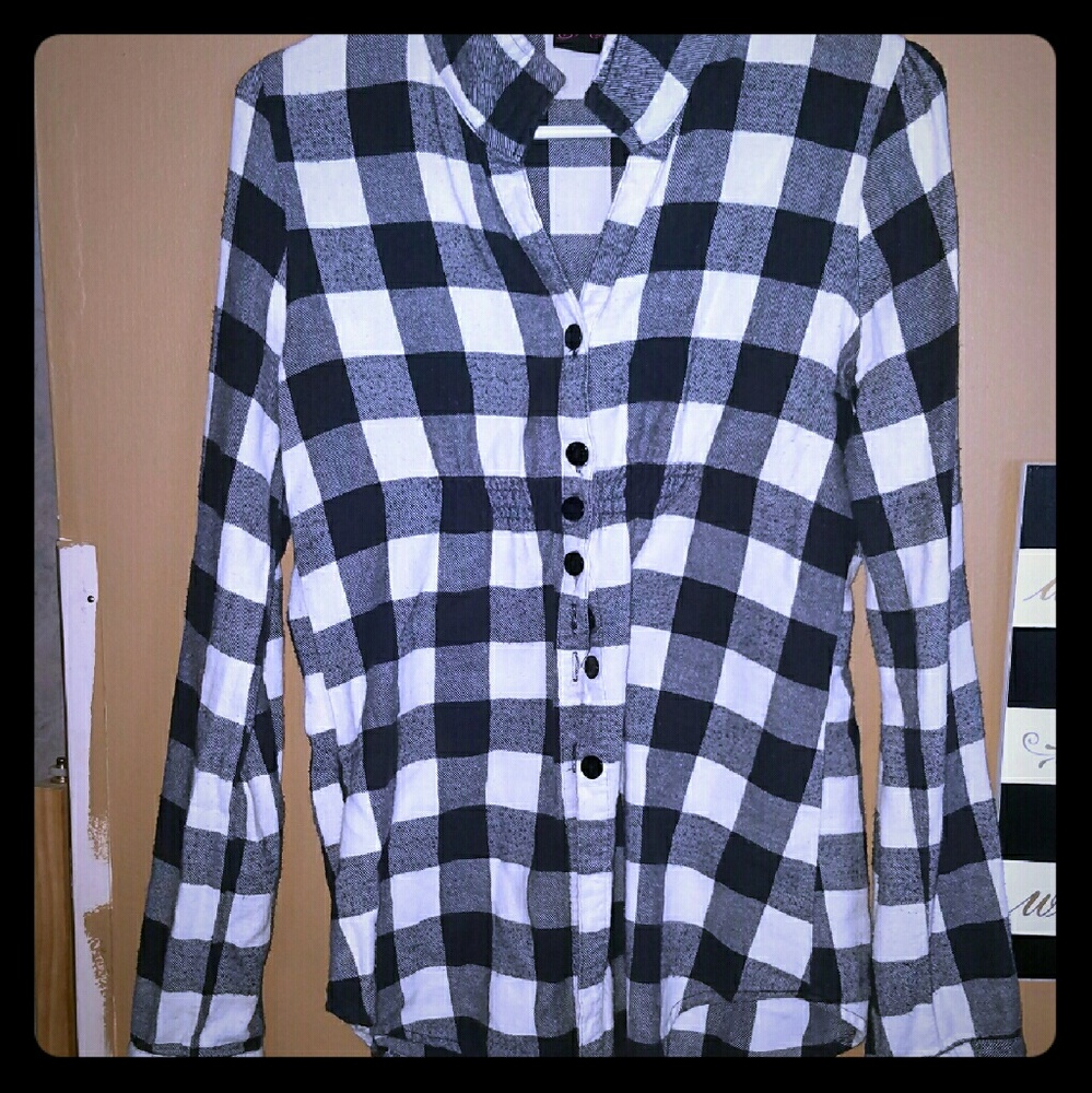 Black & white plaid shirt