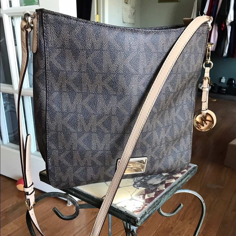 NEEDS TO GO MAKE OFFER Michael Kors purse