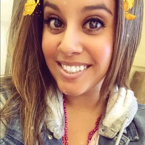 Meet your Posher, Camila