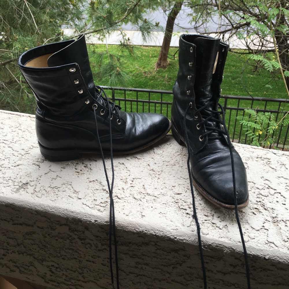 ⭐️SOLD⭐️Real Genuine leather Justin biker boots