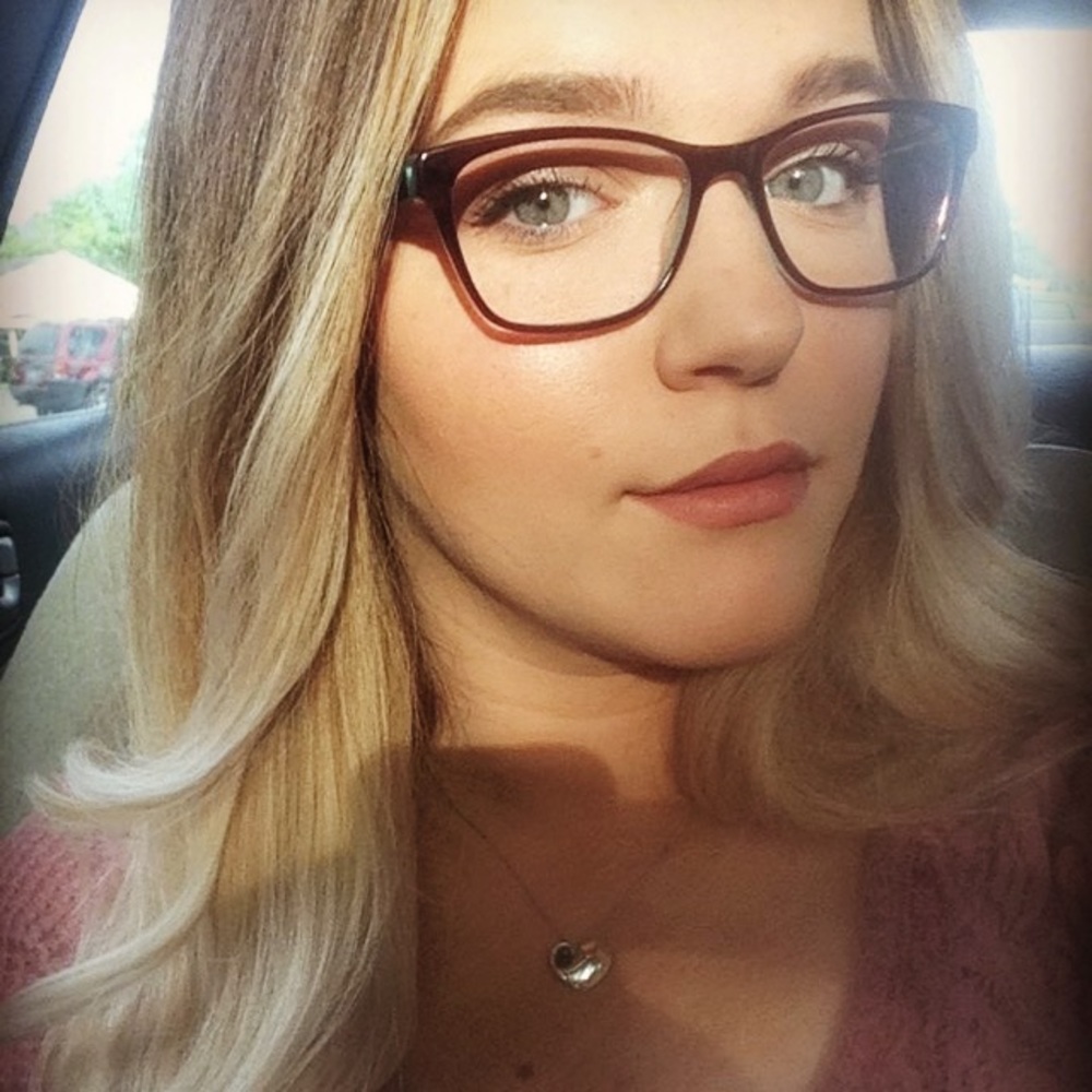 Meet your Posher, Hollie