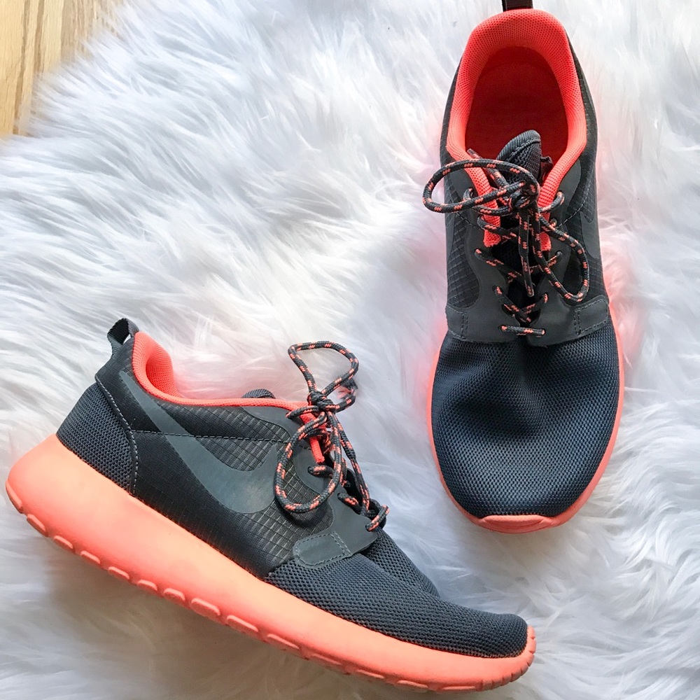Nike Roshe Run Athletic Shoes