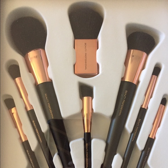 NIB Professional Makeup Brush Set with Makeup Bag - Picture 2 of 3