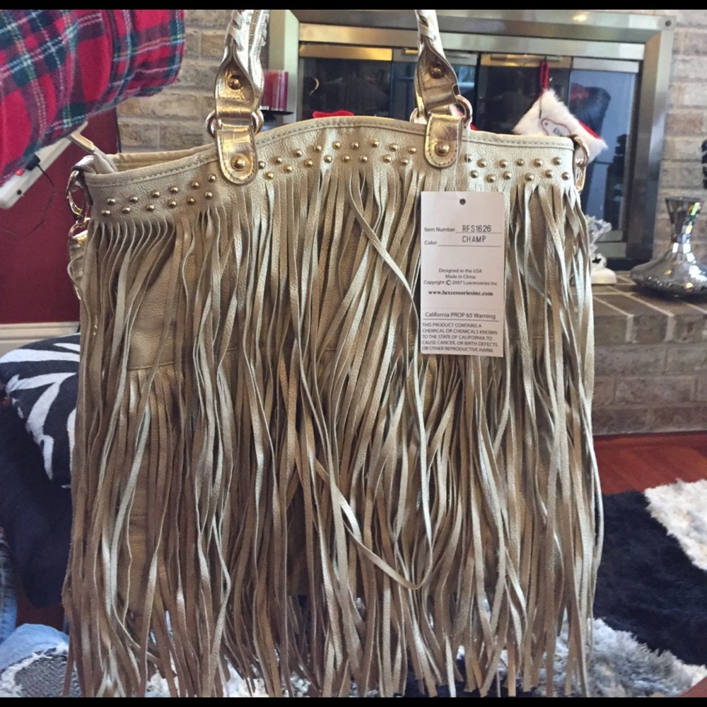 Fashionable purse with detail