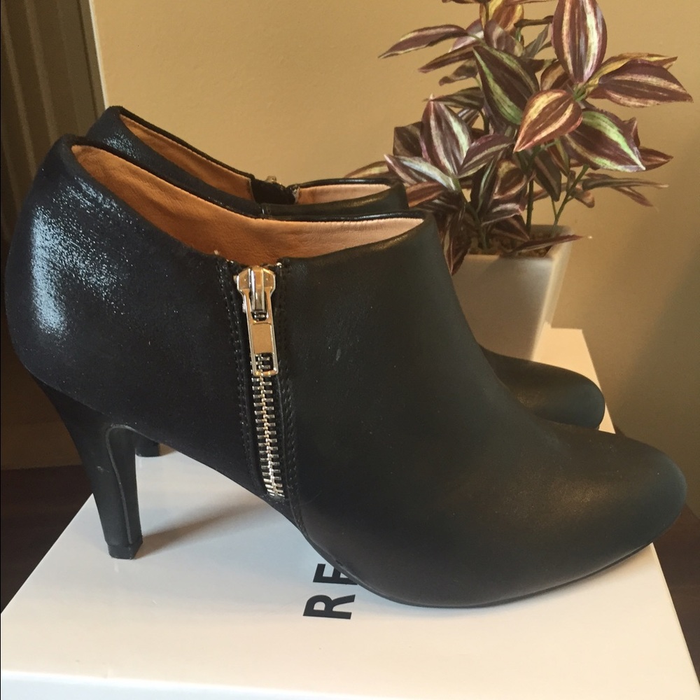 Short booties from Report
