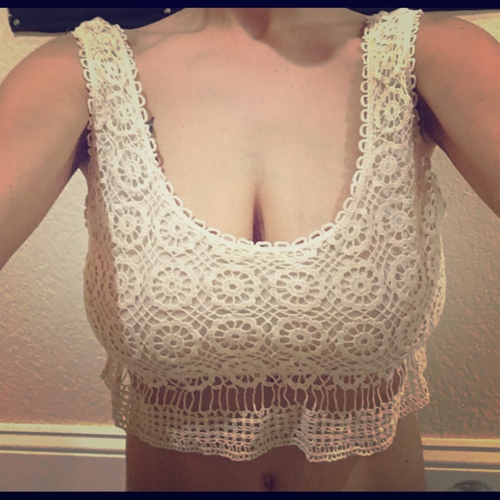 Super cute knitted cut off top !