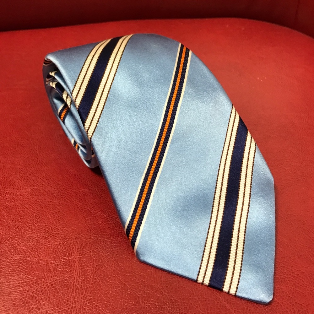 Isaia 7 fold silk tie, classic Italian fashion.