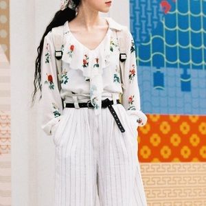 Rose mark V-neck cape collar beautiful woman shirt