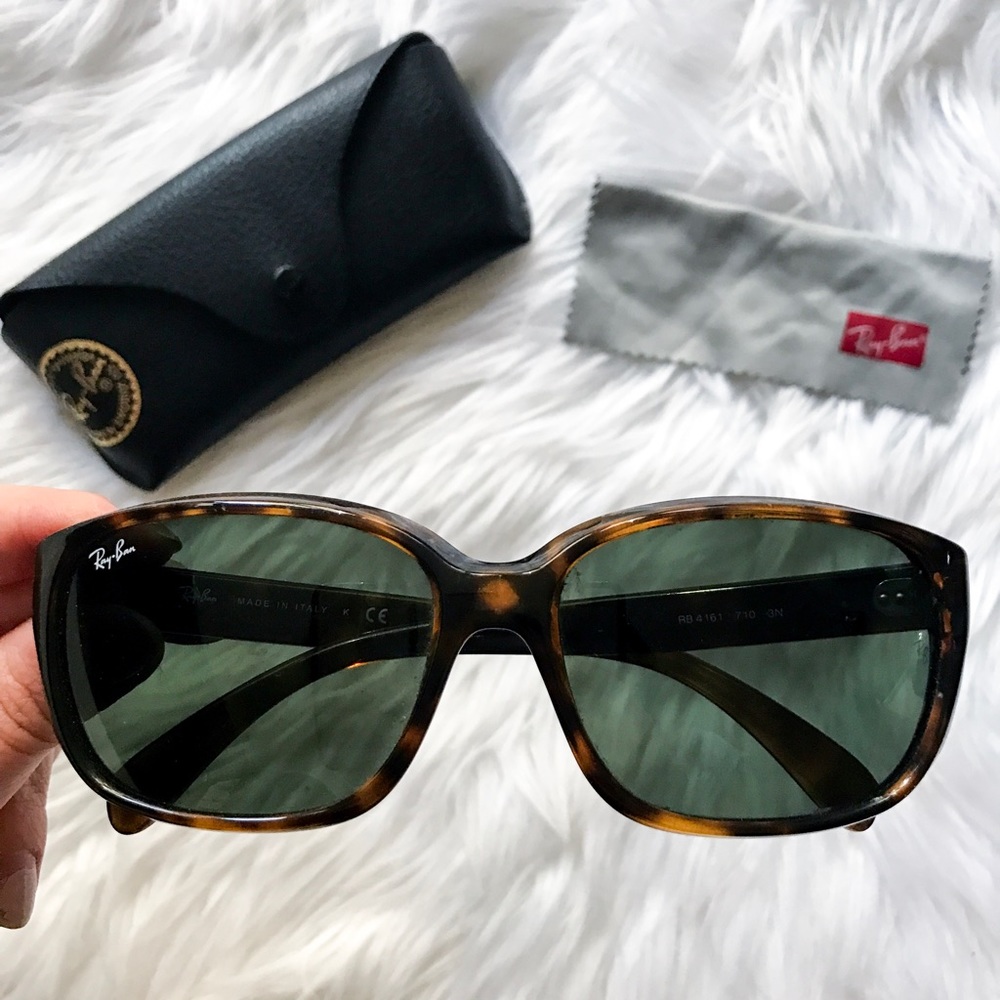 Tortuous Frame Ray-Ban Sunglasses