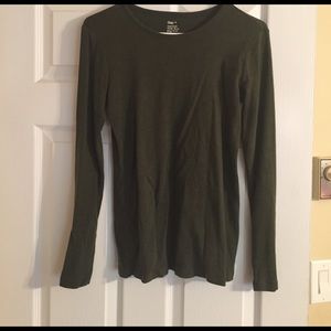 Medium gap green long sleeve tee