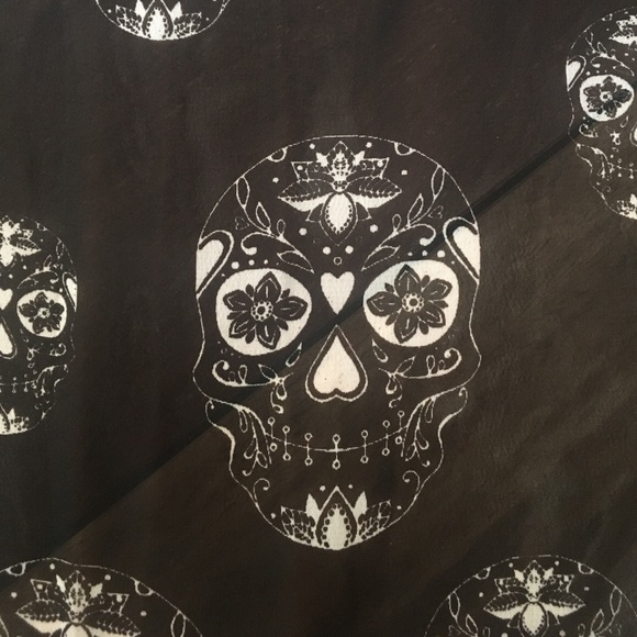 High low skull skirt rocker - Picture 2 of 3