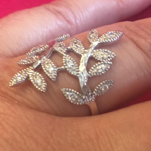 Jewelry - Elegant silver with diamond stone ring