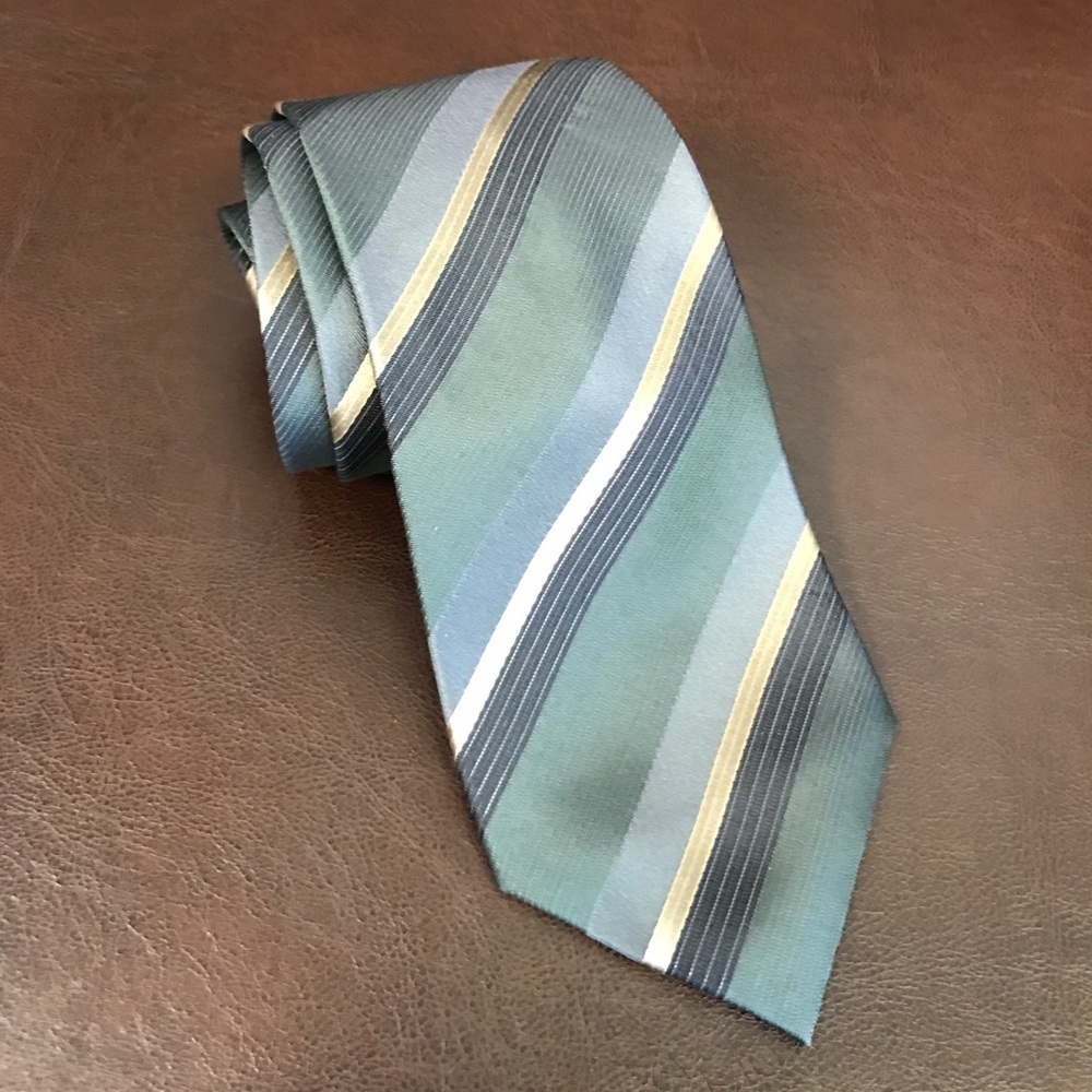Kenneth Cole silk tie. Rich green and golds