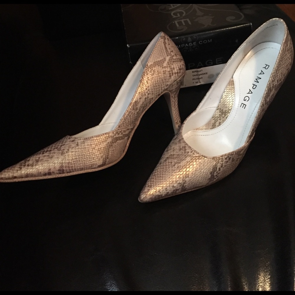 Gold snake pattern heels - Picture 3 of 4