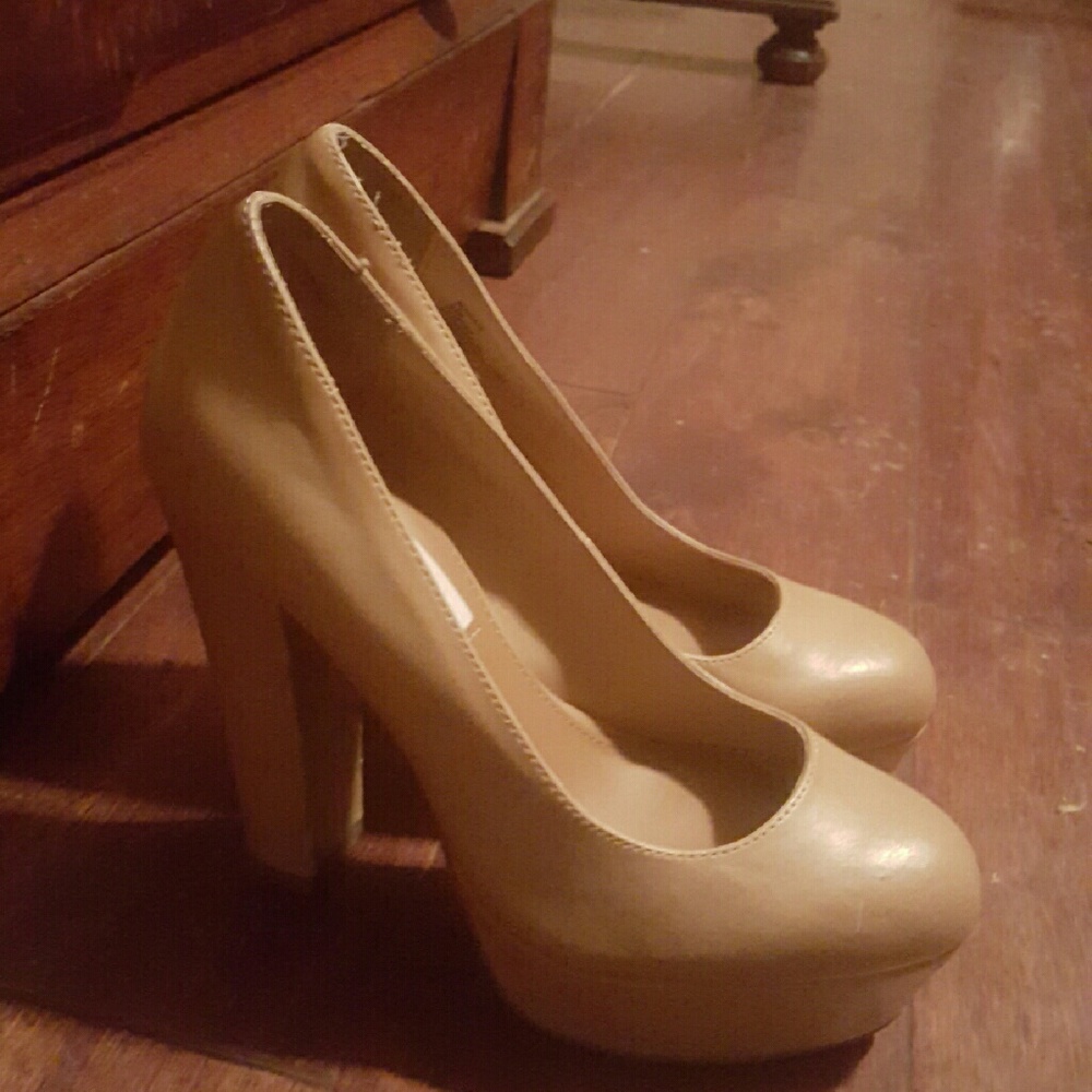 Steve madden nude heels!