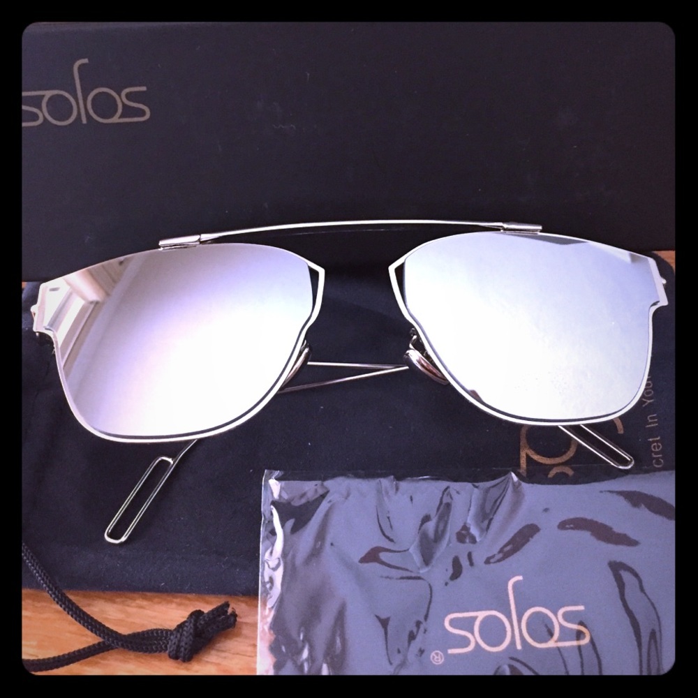 Sunnies, Sojos, silver frame, silver lens.