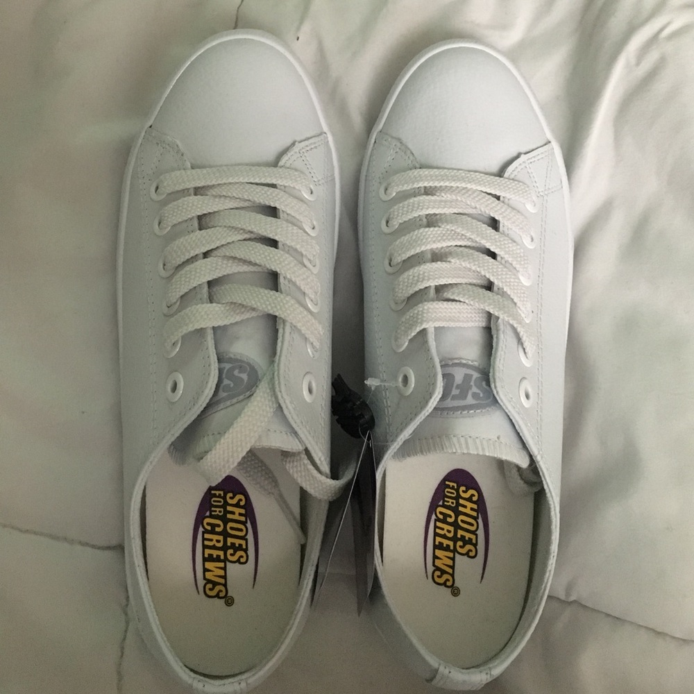 Slip-resistant low top shoes