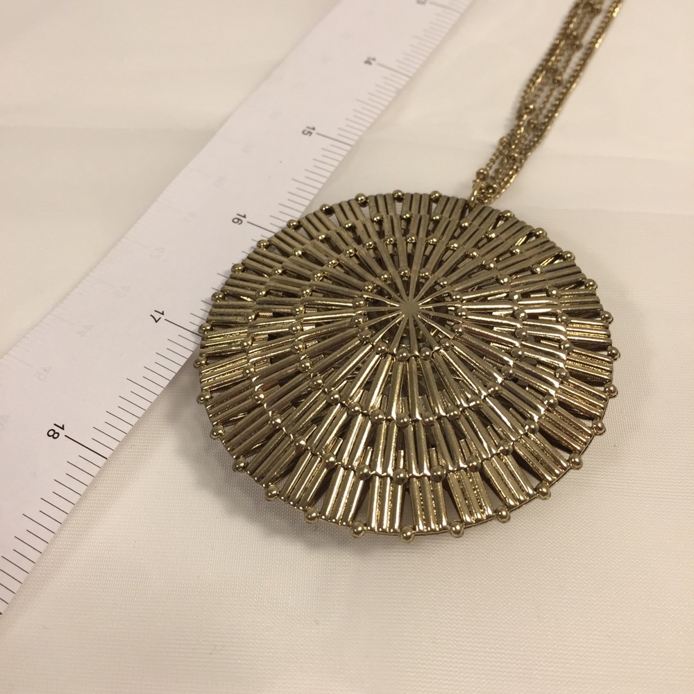 Fun statement necklace! - Picture 3 of 7